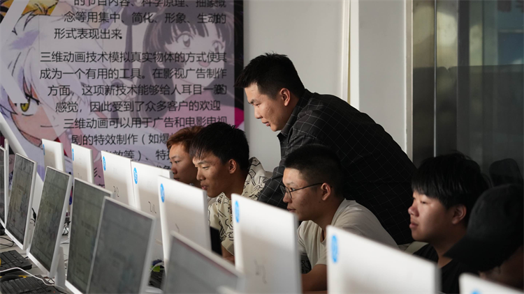 新华国赛技能之光——教师选手靳洋