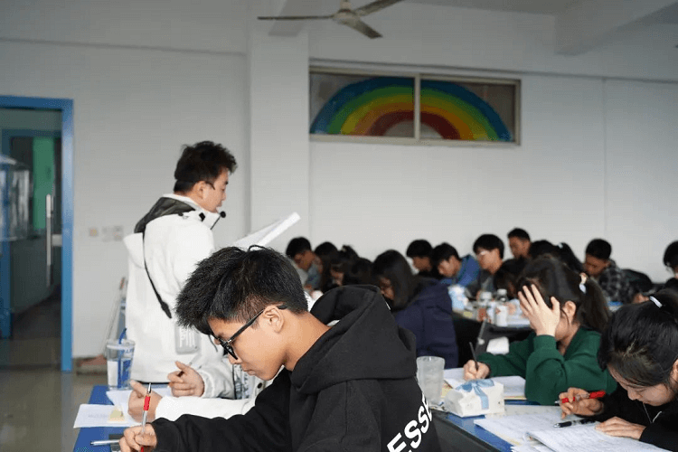 成都新华2024单招升学班开课啦!