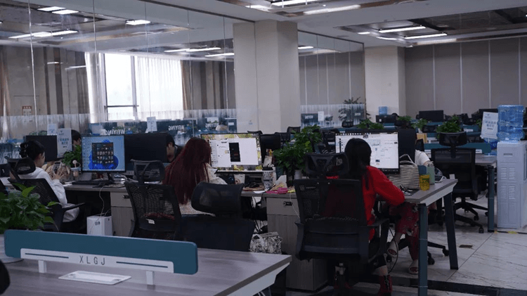 名企研学游—成都新华学子走进微应互动