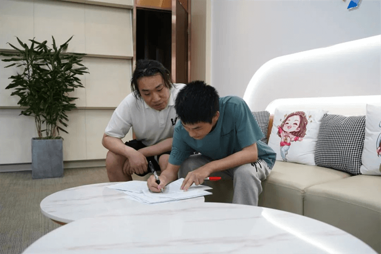 恭喜!成都新华电竞学子成功签约