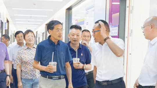 <b>安徽省人民政府参事室领导莅临我校参观指导</b>