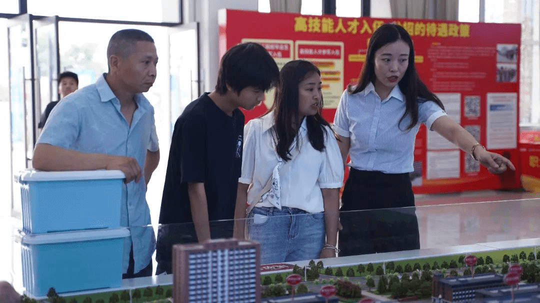 中考成绩已陆续出炉,成都新华报名火热
