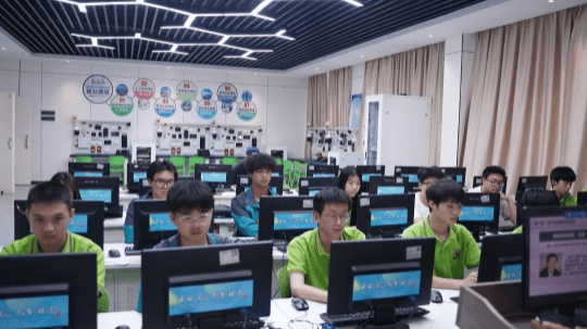 <b>初入新华的他们，在学校学习生活怎么样？</b>