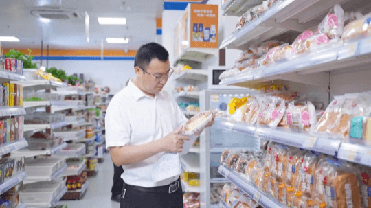 <b>成都新华开展校园安全大检查</b>