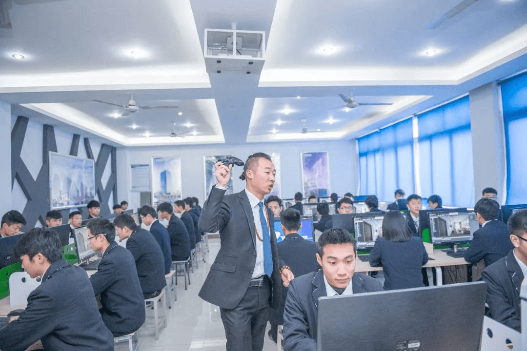“白领”过剩?有一技之长更有安全感!