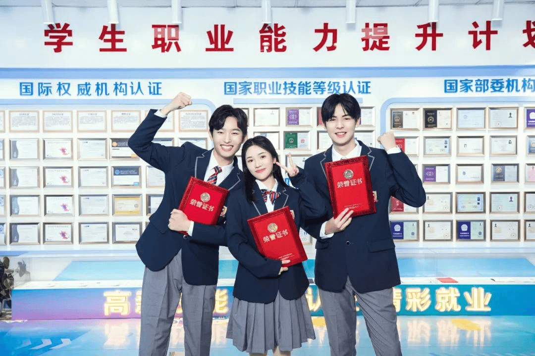 “白领”过剩?有一技之长更有安全感!