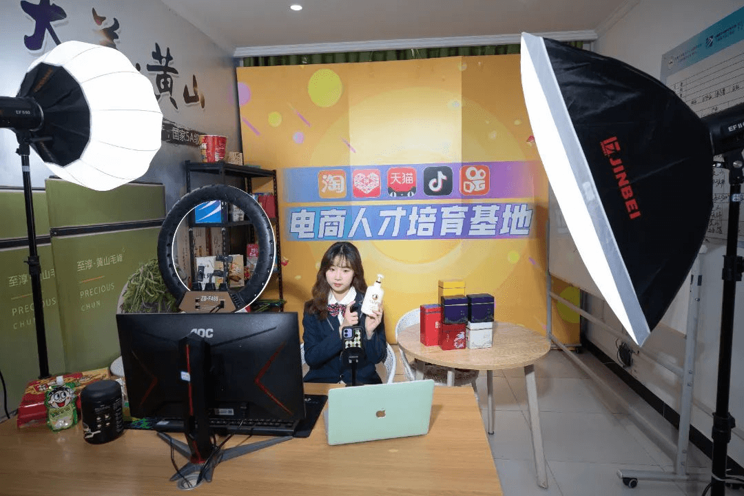 “白领”过剩?有一技之长更有安全感!