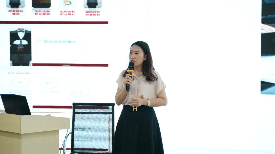 明晰职业规划:酒店行业大咖走进成都新华
