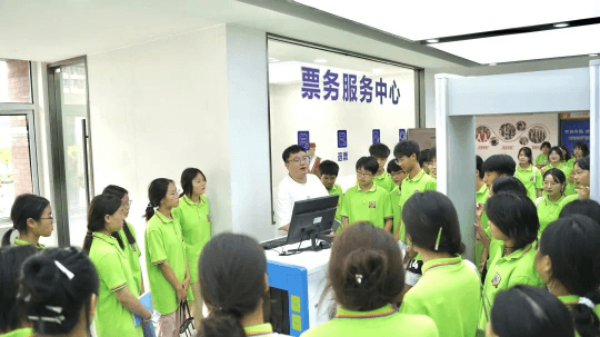 <b>成都新华高级乘务与行政管理专业模拟面试圆满收官</b>