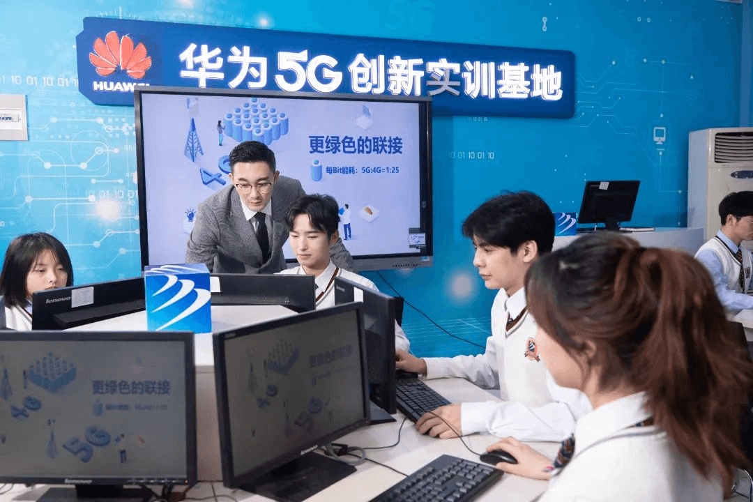临近九月开学,初高中生扎堆来校