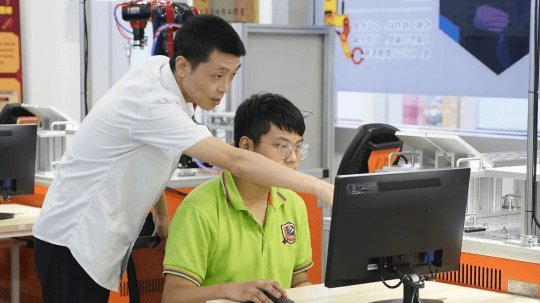 <b>开学季，新华的老师们有话对你说！</b>