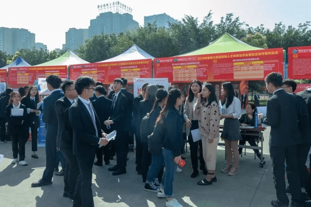 学技能不设限!成都新华多元课程,总有一个适合你