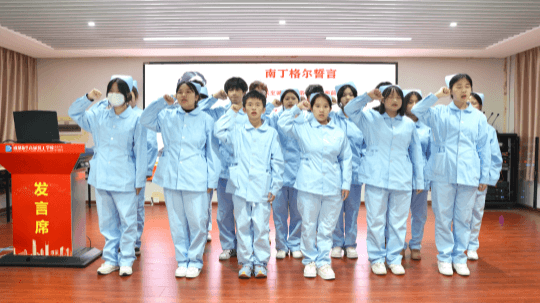 <b>每天一个断舍离，在成都新华成为更好的自己</b>