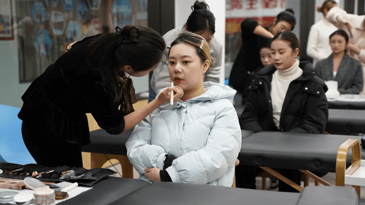 临近年底,打工返乡学什么技术年后好就业?
