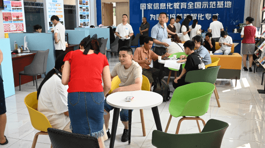 <b>报读手册|2025级新生报名入学答疑解惑看这里</b>